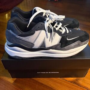 FIGS New Balance 5740 - Black